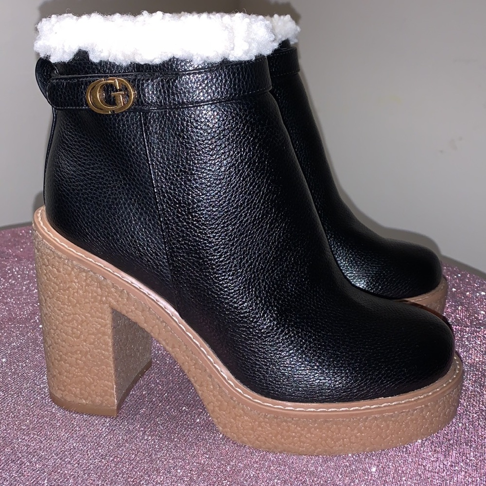 GUESS Women's Peggey Heeled Fashion‎ Boots